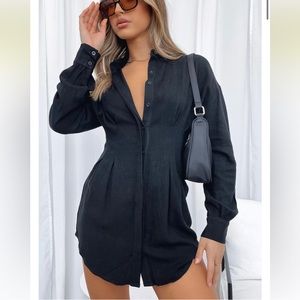 Button down dress. Perfect condition with tags just didn’t like it on me!